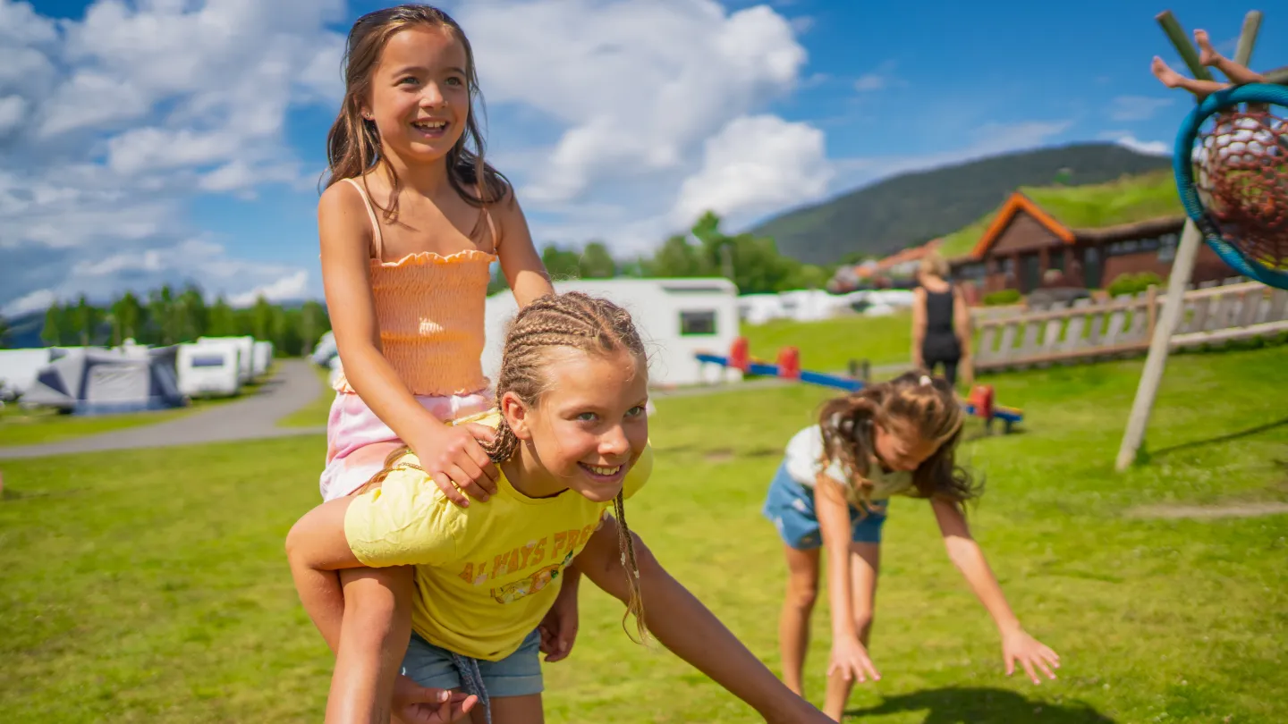 Barn som leker Lillehammer Turistsenter